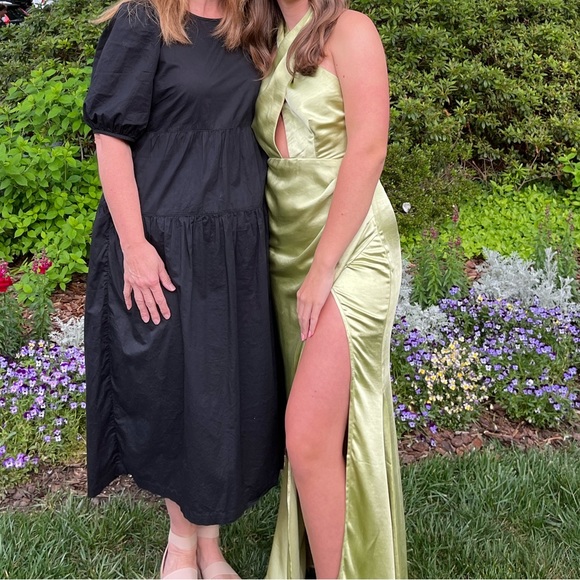 Begonia Maxi Dress in Avocado - Picture 4 of 4